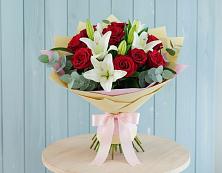 Букет цветов из:  Лилии и Розы в Красной Яруге
