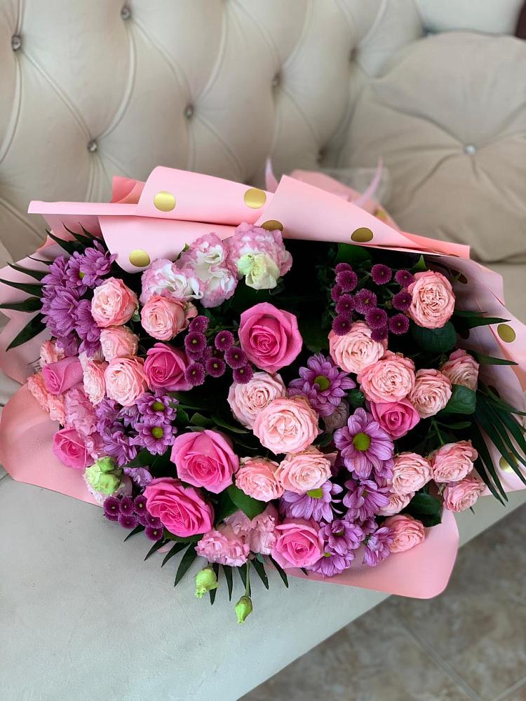 Букет цветов из: Хризантемы, Розы и Лизиантусы в Красной Яруге