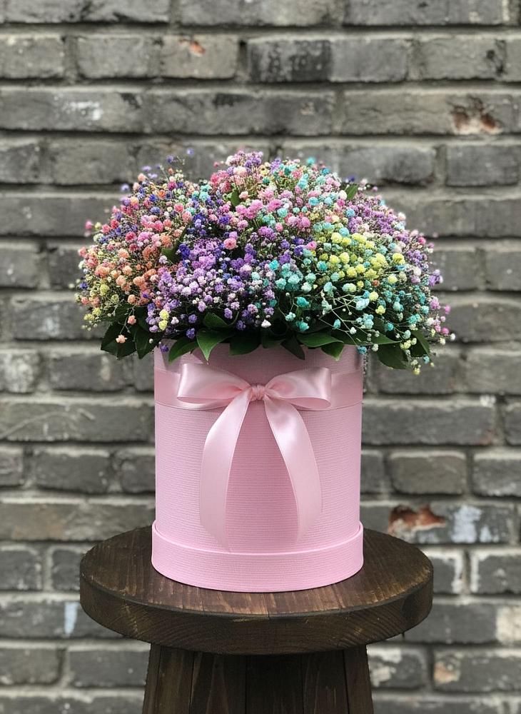 Цветочная композиция из Гипсофила и Розы в шляпной коробке в Красной Яруге
