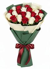 Букет Микс из красных и белых роз в Красной Яруге