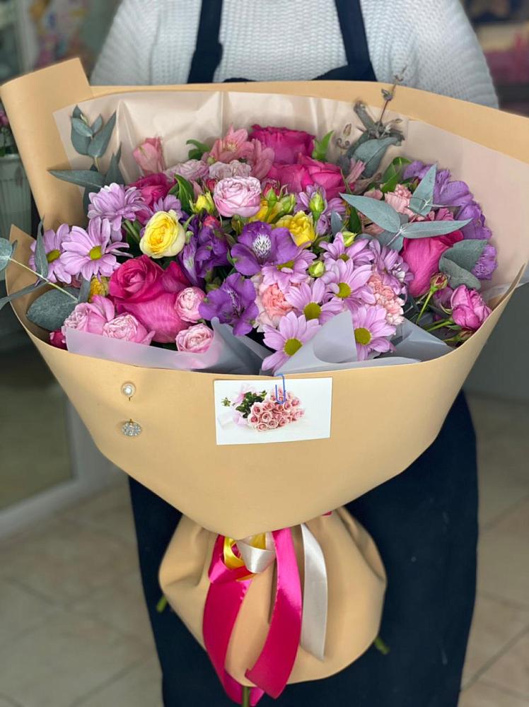 Букет цветов из: Хризантемы, Гвоздики и Альстромерии в Красной Яруге