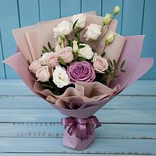 Букет цветов из:  Розы и Лизиантусы в Красной Яруге