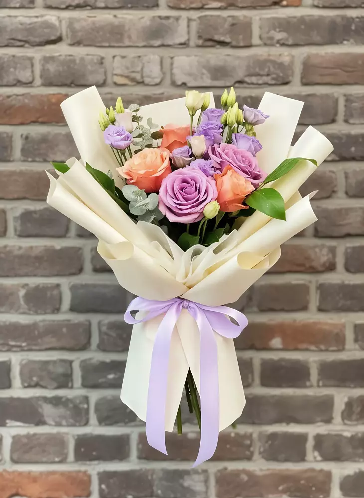 Букет цветов из: Лизиантусы и Розы в Красной Яруге