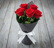 Букет 5 Красных роз Эдлесс Лав в Красной Яруге
