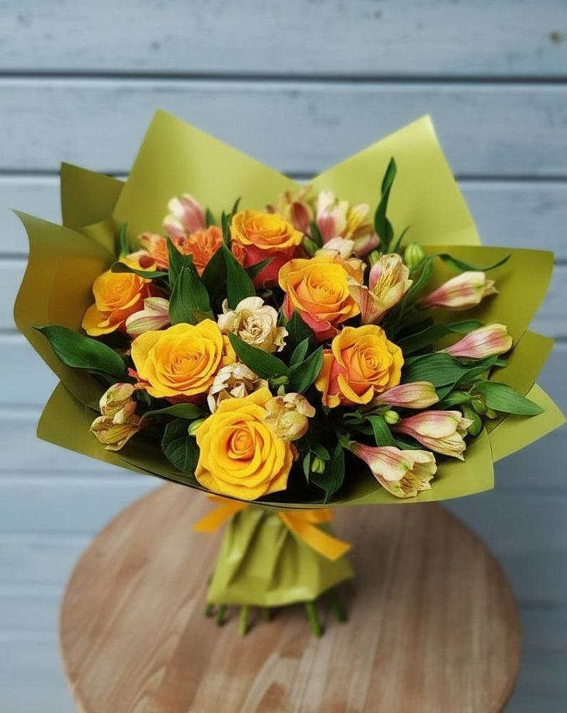 Букет цветов из: Альстромерии и Розы в Красной Яруге