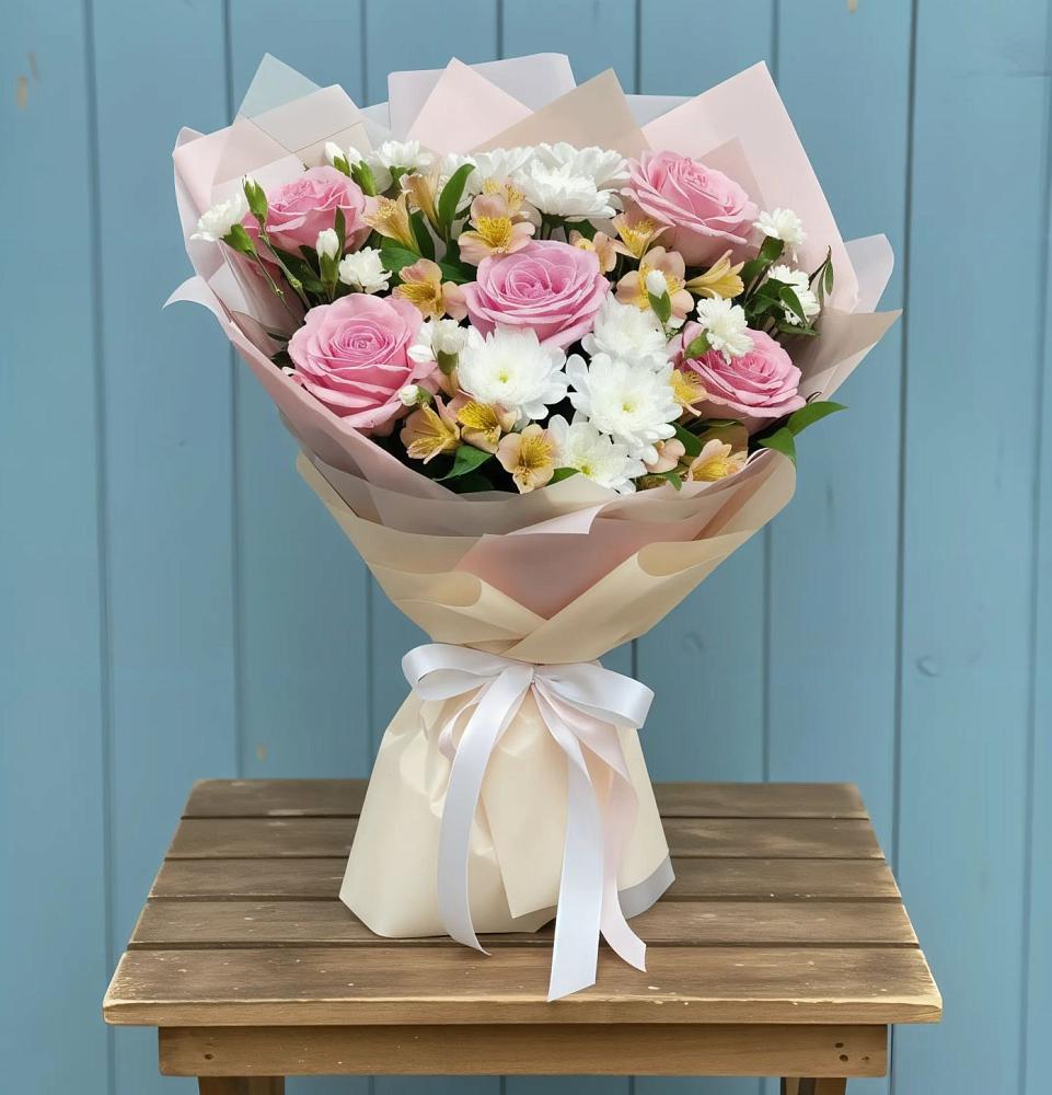 Букет цветов из: Гвоздики, Орхидеи и Розы в Красной Яруге