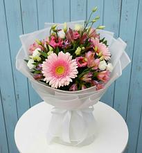 Букет цветов из:  Герберы, Альстромерии и Лизиантусы #REPLACE_PRED# Красной Яруге