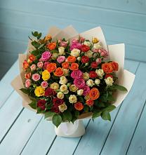 Букет Микс из разноцветных кустовых роз в Красной Яруге